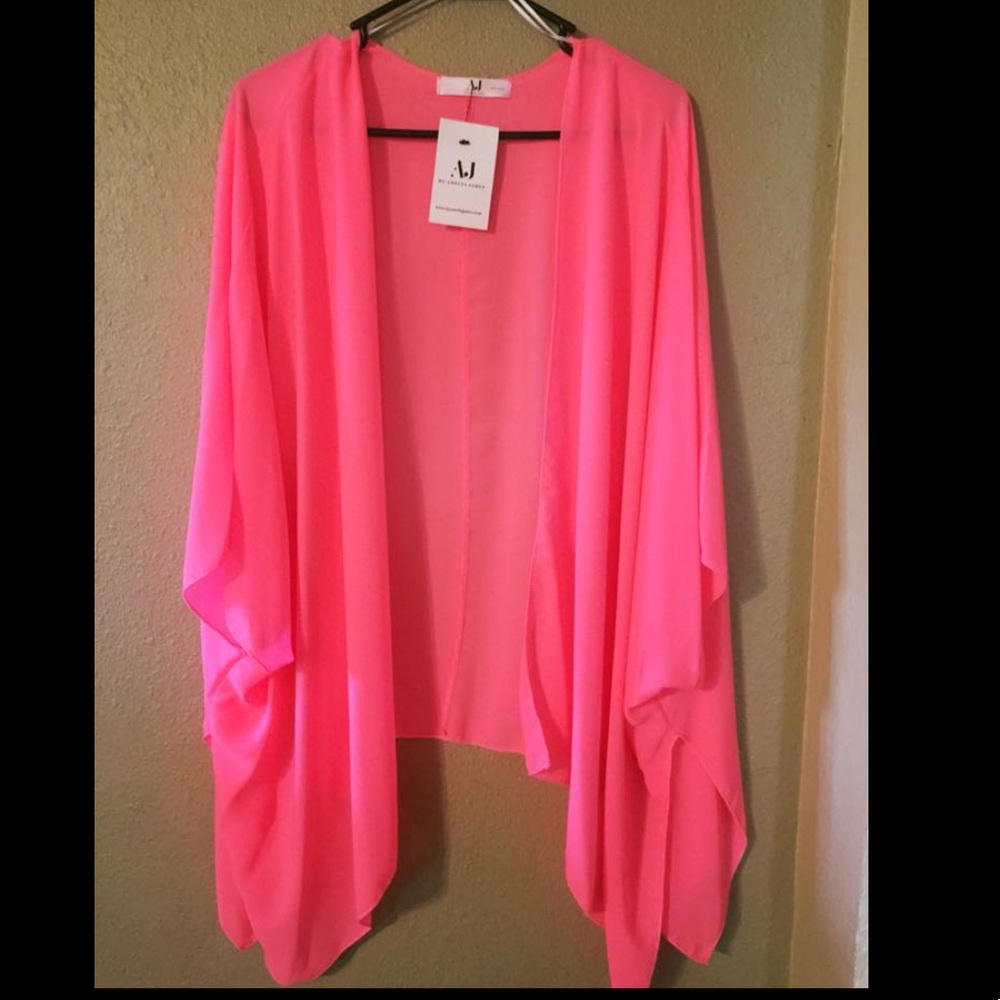 BNWT Amelia James Kimono